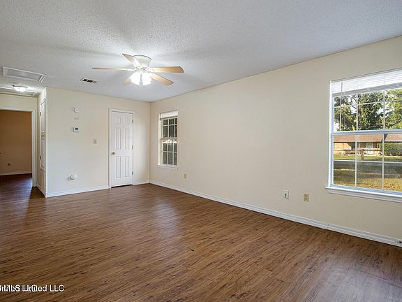 5th image of 2119 18th Ave