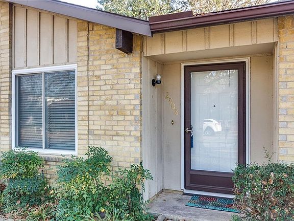 4th image of 2908 White Oak Ln