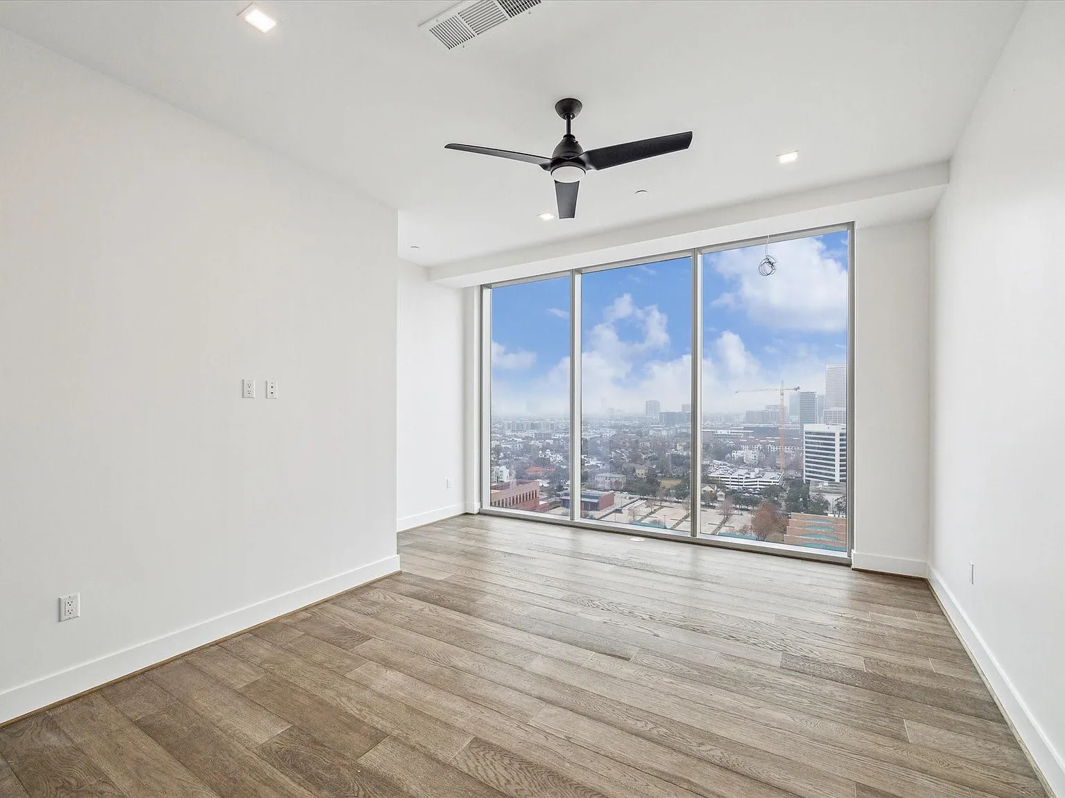 2 bed, 2.5 bath, 1715 sqft, $6,850 — Photo 4