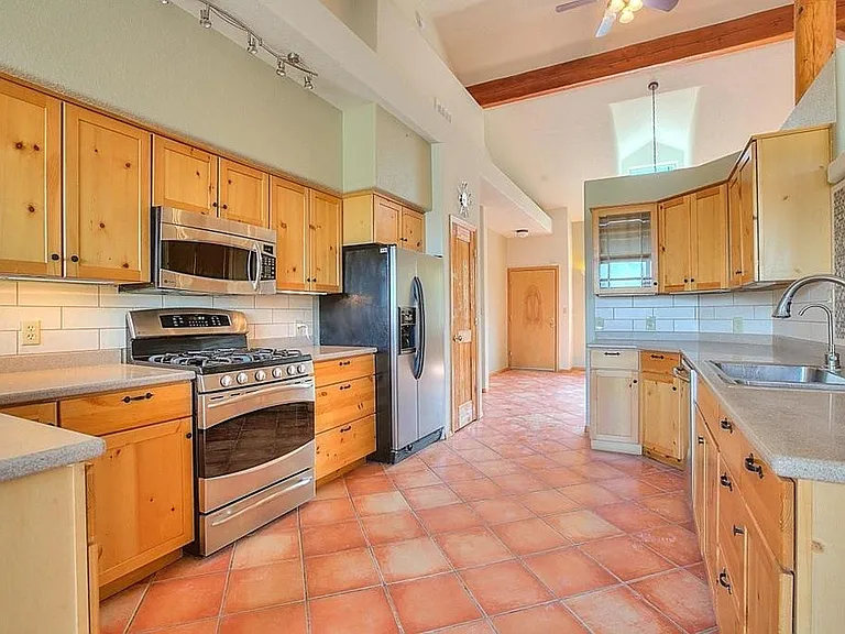 9 Teypana Dr — Photo 5
