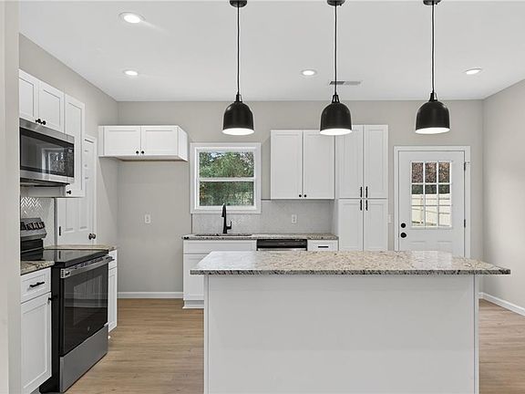 4th image of 47 Brownlow Dr