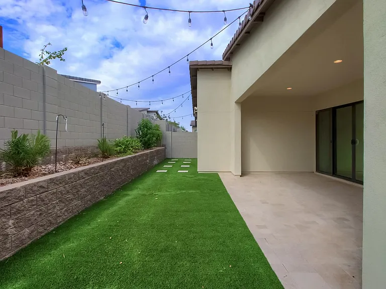 1005 E Paseo Way — Photo 57