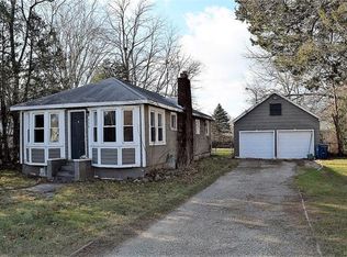956 Mallock Rd, White Lake, MI 48386