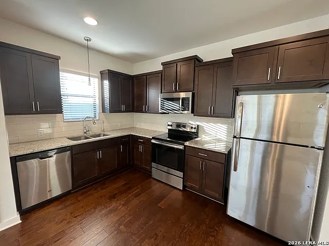 1146 N Olive St — Photo 24