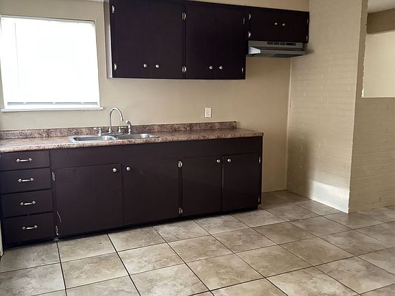 2nd image of 3007 Bobolink St