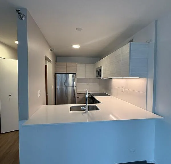 400 E Ohio St #410 — Photo 1