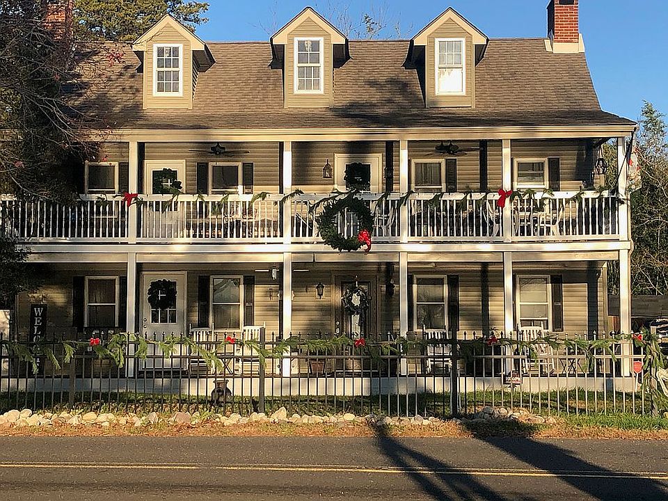 2nd image of 104 Main St