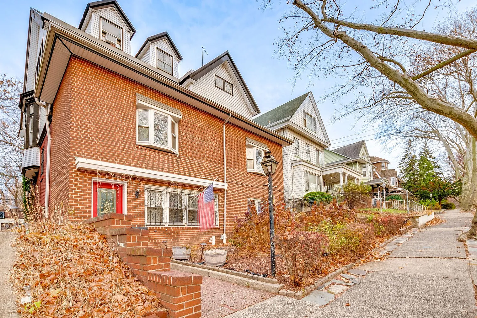 3 bed, 3.0 bath, 1894 sqft, $3,290 — Photo 3