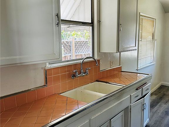 3rd image of 6852 Aura Ave