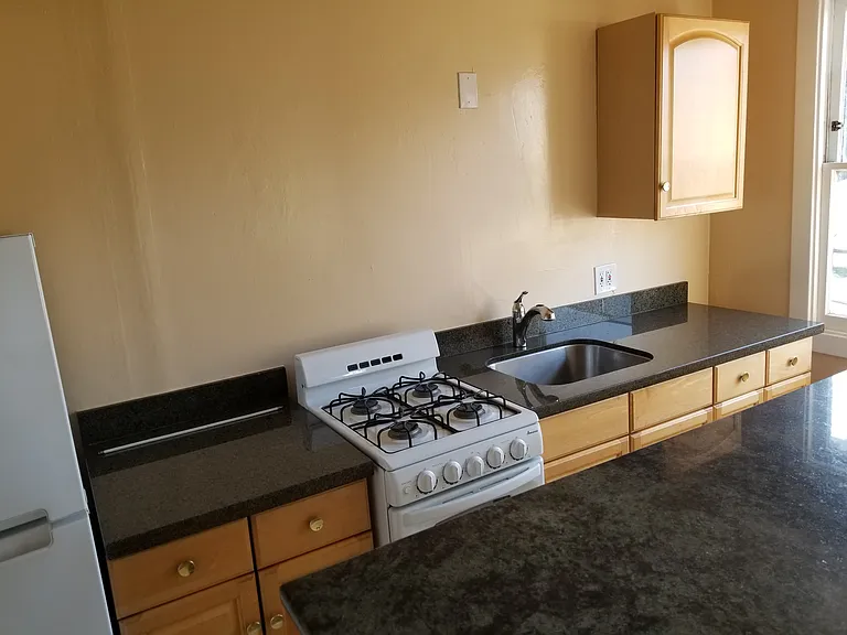 437 Athol Ave #A — Photo 7