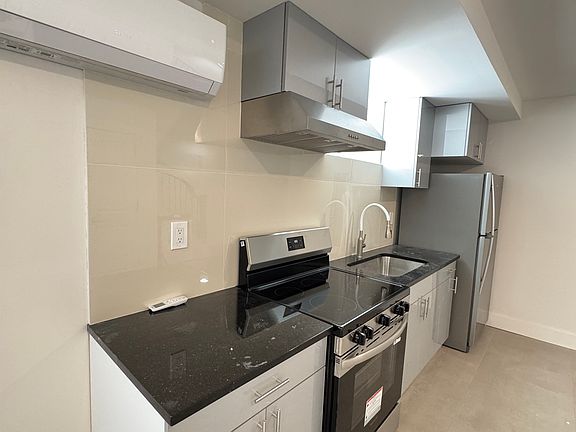 2nd image of 34 Harris Ln #Basement