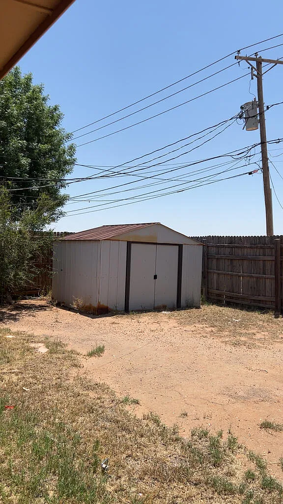 3 bed, 2.0 bath, 1670 sqft, $2,250 — Photo 2