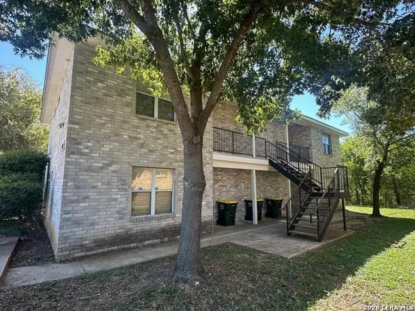 501 Dukeway #>-unit 4, Universal City, TX 78148