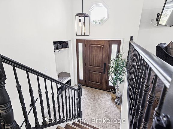 5th image of 141 Napoleon St