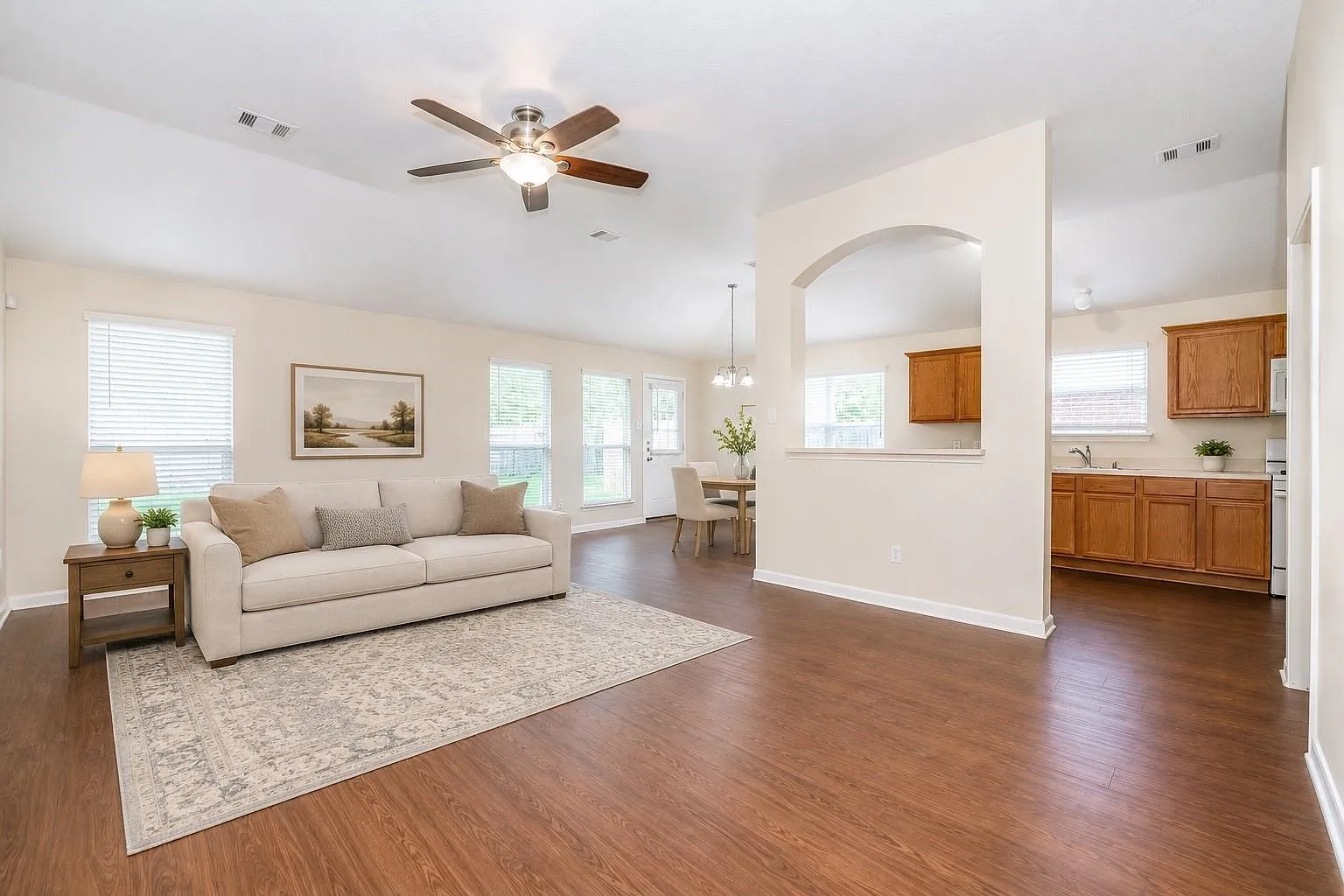 3 bed, 2.0 bath, 1528 sqft, $1,895 — Photo 2