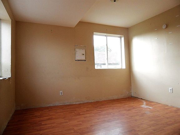 3rd image of 441 Beach 43rd St
