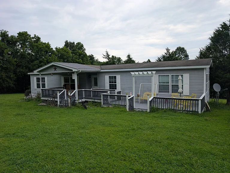 370 Evans Rd — Photo 2