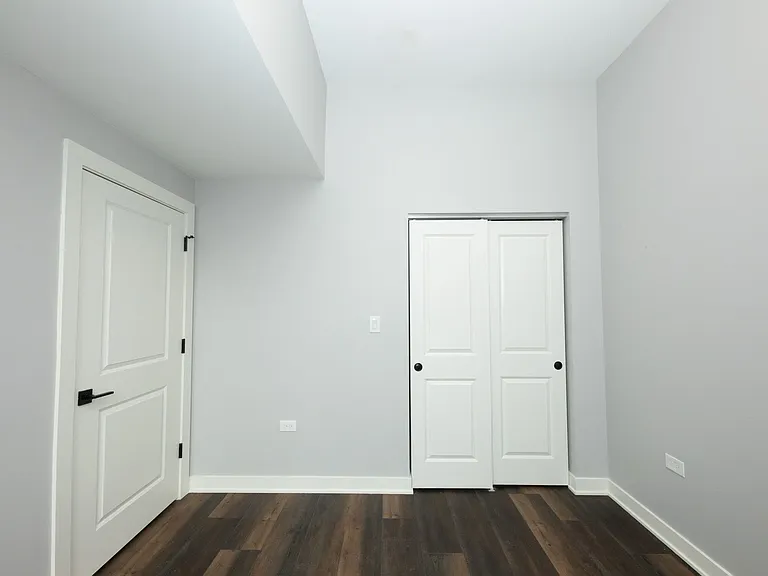 913 W School St Apartments — Photo 11