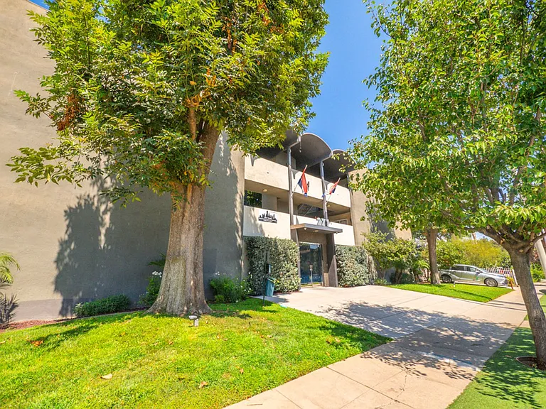 271 Parke St — Photo 24