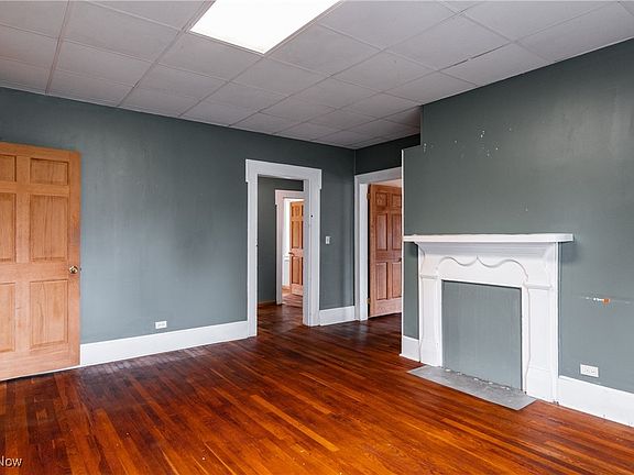 5th image of 216 W North St
