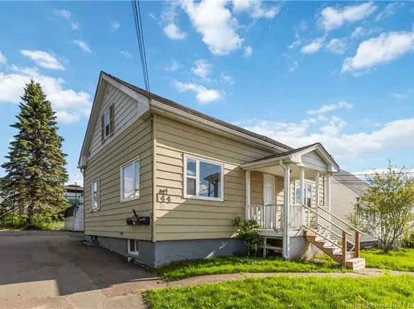 144 Gould St, Dieppe, NB E1A 1T9