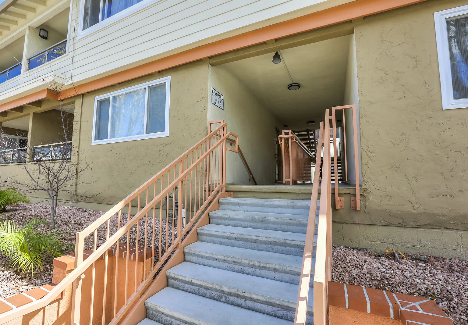 3 bed, 1200 sqft, $6,500 — Photo 2