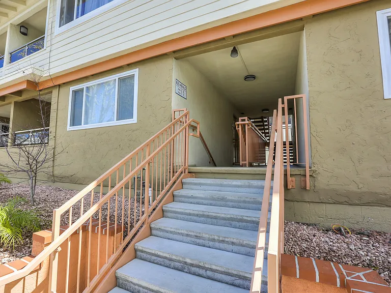 825 Menlo Ave #F — Photo 2