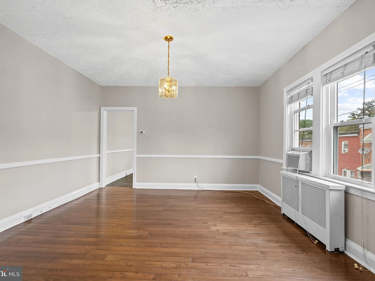 3 bed, 1.5 bath, 1955 sqft, $1,850 — Photo 4