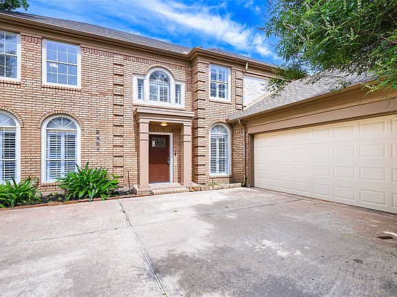3rd image of 2803 Wyndham Ln