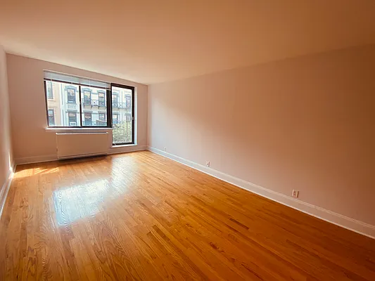 Rented by Metropolis Real Estate of Manhattan | media 6