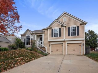 1876 W Concord Dr, Olathe, KS 66061