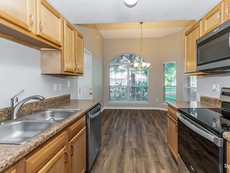 6401 Sarahs View Ct — Photo 4