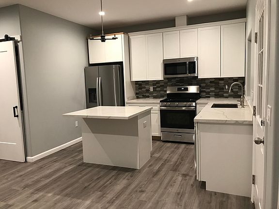 3rd image of 2753 Nipoma St