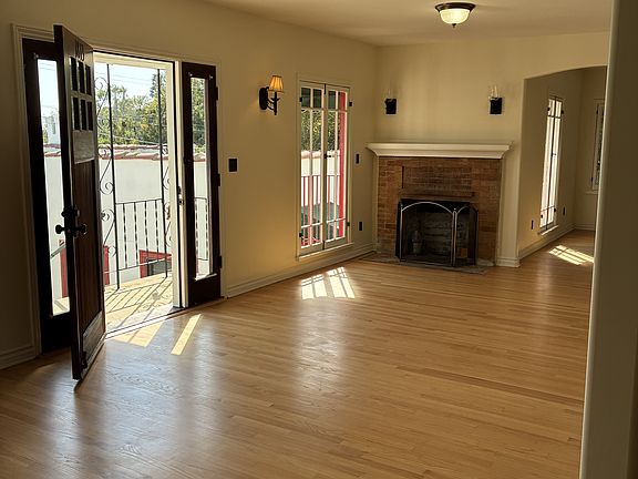 3rd image of 1813 Effie St #1