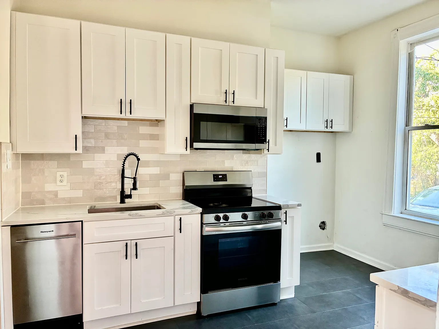 2 bed, 1200 sqft, $1,150 — Photo 2