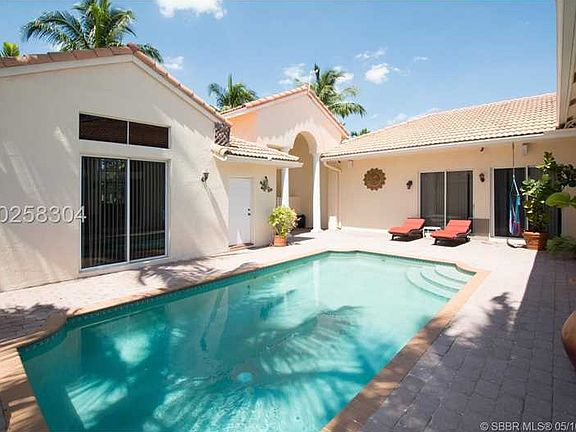 5th image of 16438 NW 16th St