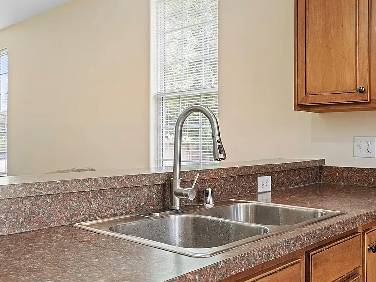 220 Shannon Ct — Photo 18