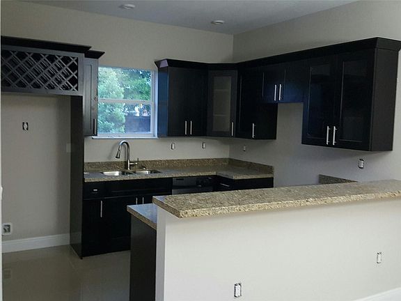 4th image of 790 A/B NE A/b 43rd Street