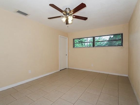 3rd image of 125 SW 48th Ter