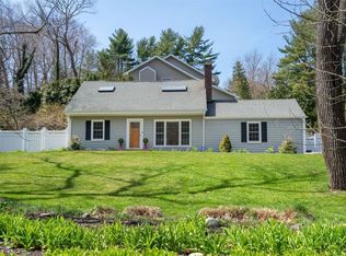 40 Bankside Dr, Centerport, NY 11721