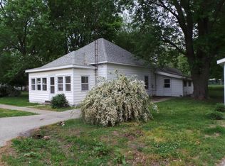 114 Maple St, Kansas, IL 61933