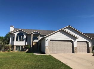 2501 Parkview Dr S, Fargo, ND 58103