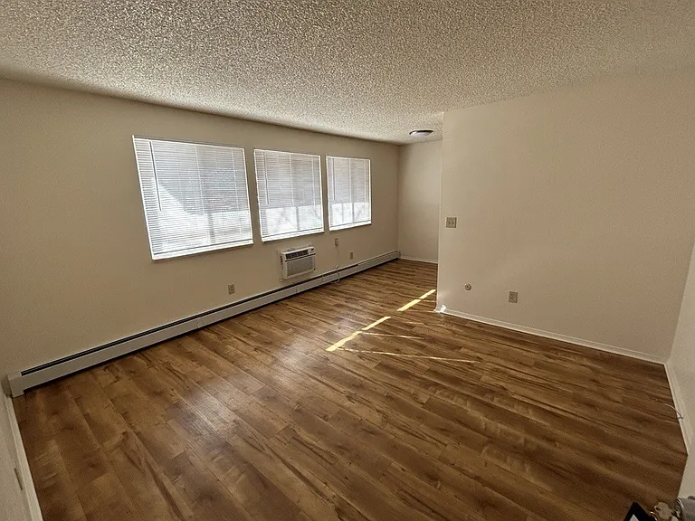 505 W Geneseo St #C — Photo 1