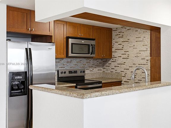 5th image of 605 W Flagler St #3