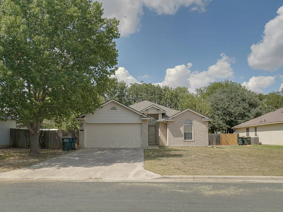 402 Hickory Tree Dr