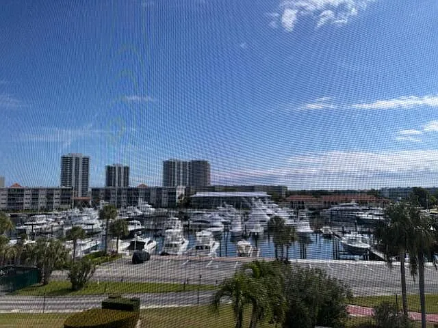 2 bed, 2.0 bath, 1325 sqft, $2,200 — Photo 4