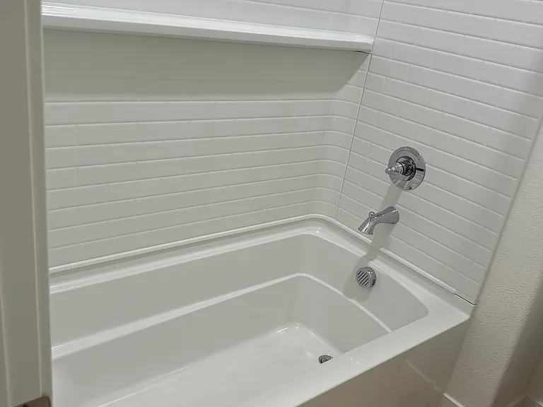 Guest rest room with tub