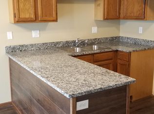 1456 Granada Ave N, Oakdale, MN 55128