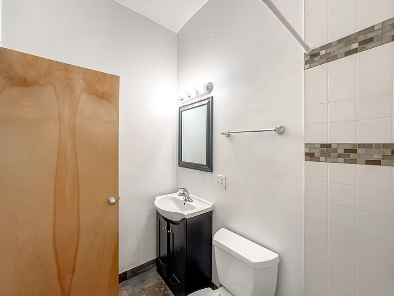2835 N Damen Ave #R2 — Photo 4