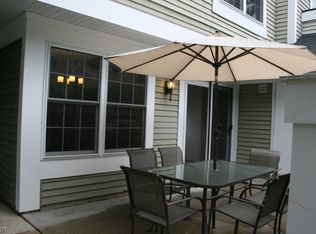 352 Greenbriar Dr UNIT 8, Union, NJ 07083